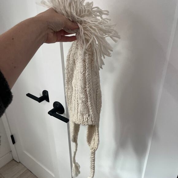 Women's Bundle of 2 Knit Beanie Hats - Picture 5 of 6